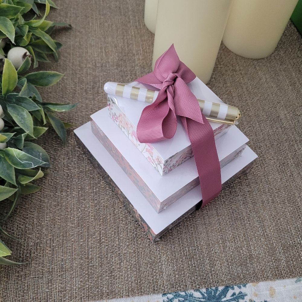 Lady Jayne 3 note pads, 200 sheets each